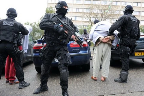 Cảnh sát Pháp bắt 8 người trong chiến dịch chống thánh chiến