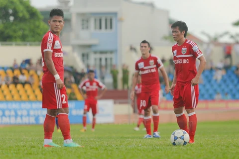 Vòng 7 V-League: Bình Dương và Than Quảng Ninh đua nhau gục ngã