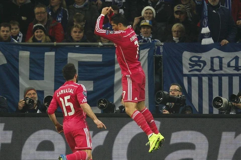 Kết quả: Real Madrid đặt 1 chân vào tứ kết, Porto "thoát chết"