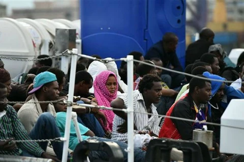 Italy cứu gần 1.000 người nhập cư trên biển Địa Trung Hải trong 3 ngày