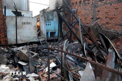 TP.HCM: Cháy lớn thiêu rụi cửa hàng tạp hóa ở quận Tân Bình