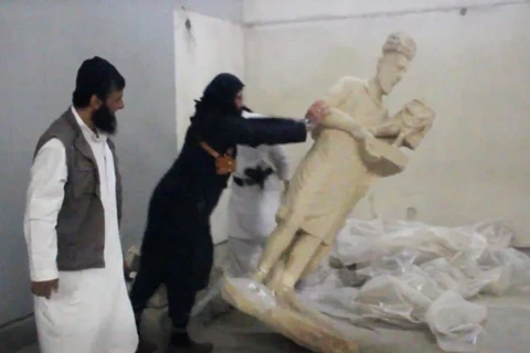 Sự thật về những bức tượng cổ bị lực lượng phiến quân IS phá hủy