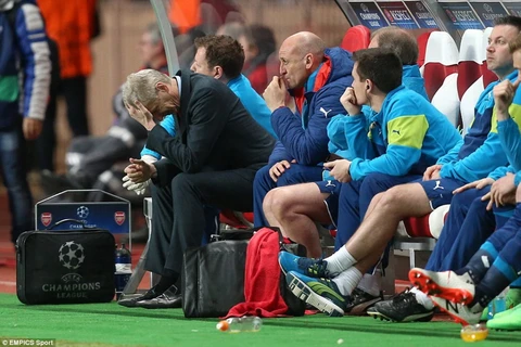 Arsenal thua trận, HLV Arsene Wenger còn bị "tố" bất lịch sự