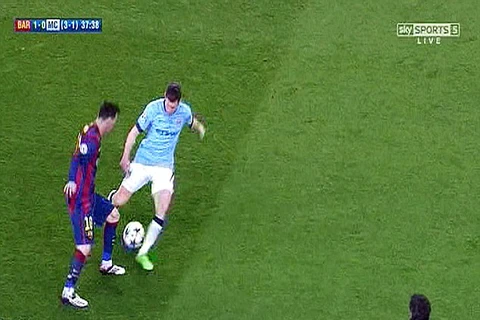 Messi biến Milner thành "gã hề" khiến Pep Guardiola ngỡ ngàng