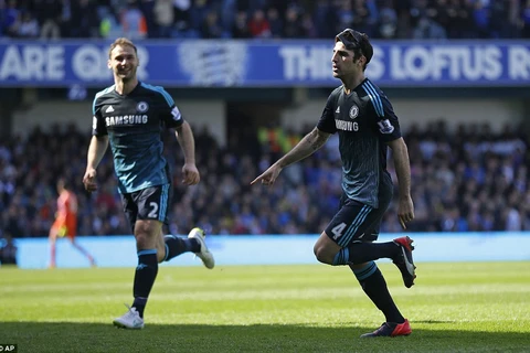 Fabregas sút tung lưới QPR giúp Chelsea bỏ xa Arsenal 7 điểm