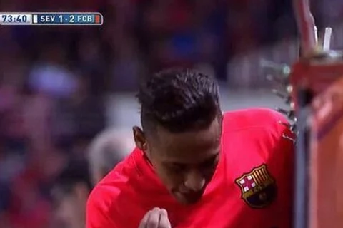 Neymar công khai tỏ thái độ khi bị HLV Luis Enrique thay ra