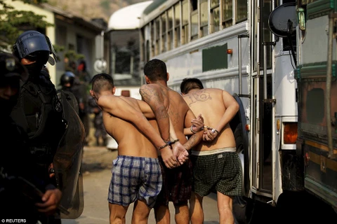 El Salvador thay đổi cách giam giữ tội phạm "siêu bạo lực"