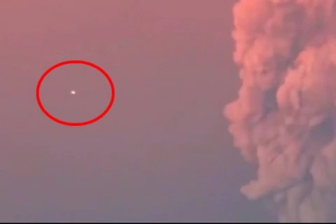 Phát hiện một vật thể bay gần núi lửa Calbuco phun trào
