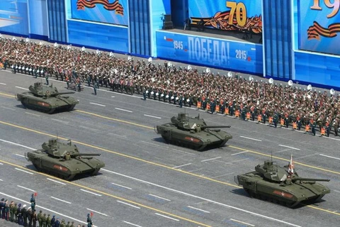 [Video] Cận cảnh xe tăng T-14 Armata và T-90 qua Quảng trường Đỏ