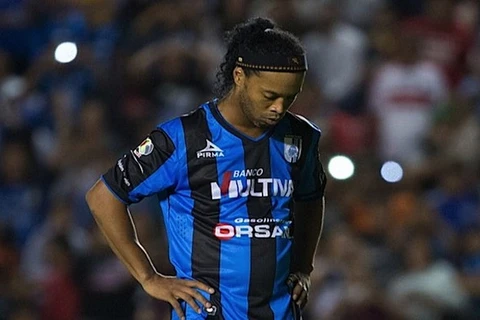 Ronaldinho "nổi điên," rời sân bỏ về khi trận đấu chưa kết thúc