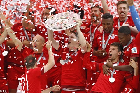 Bayern Munich tưng bừng ăn mừng chức vô địch Bundesliga thứ 25
