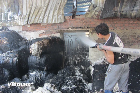 Thái Bình: Cháy lớn ở xưởng bông tại khu công nghiệp Phúc Khánh