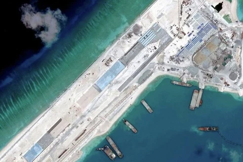 Hình ảnh vệ tinh cho thấy Trung Quốc tăng cường xây dựng trái phép trên các bãi đá ngầm ở Biển Đông (Nguồn: Reuters)