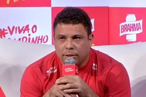 Ronaldo "béo" hối thúc Chủ tịch Liên đoàn bóng đá Brazil từ chức