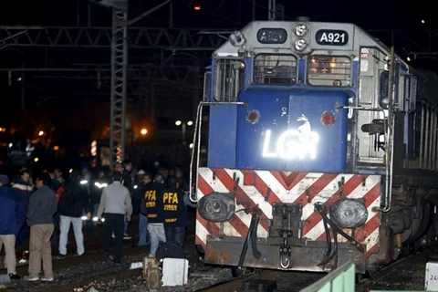 Hiện trường vụ tai nạn đường sắt ở Argentina. (Nguồn: dailystar)