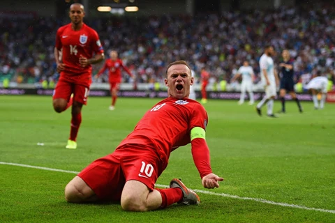 Kết quả: Tây Ban Nha thắng nhọc, Rooney giúp Anh giành 3 điểm