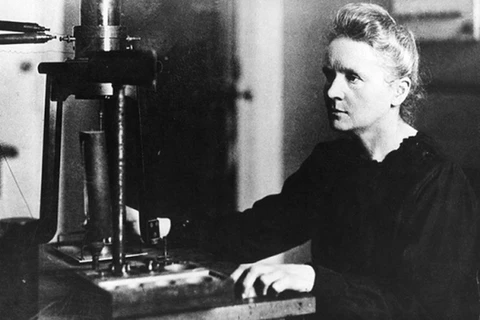 Phim về Marie Curie tiết lộ khó khăn của phụ nữ trong khoa học