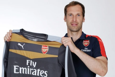 Petr Cech chính thức rời Chelsea để gia nhập kình địch Arsenal