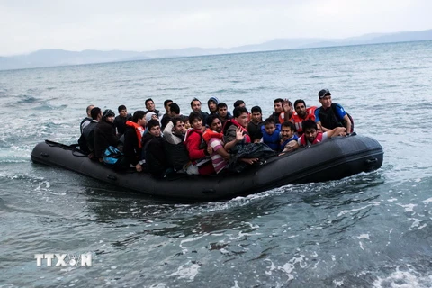Người di cư Afghanistan tới ngoài khơi. (Nguồn: AFP/TTXVN)