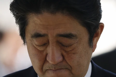 Tỷ lệ ủng hộ nội các ông Abe giảm mạnh. (Nguồn: Reuters)