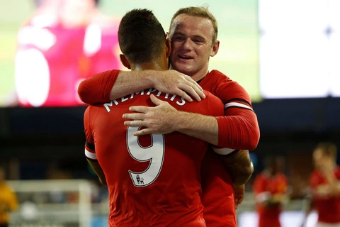 Rooney ăn mừng bàn thắng cùng Depay. (Nguồn: Getty Images)