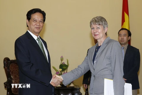 Thủ tướng Nguyễn Tấn Dũng tiếp Đại sứ Đặc mệnh Toàn quyền Cộng hoà Liên bang Đức tại Việt Nam Jutta Frasch đến chào từ biệt. (Ảnh: Đức Tám​/TTXVN)