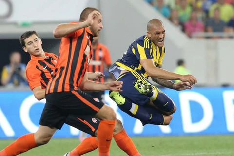 Shakhtar​ Donetsk (áo cam) 'đá' Fenerbahce khỏi Champions League. (Nguồn: Getty Images)