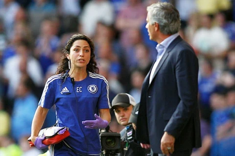 Eva Carneiro và Jose Mourinho tranh cãi. (Nguồn: AP)