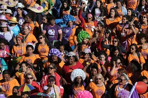 Hàng nghìn phụ nữ tuần hành qua thủ đô Brasilia. (Nguồn: AP)