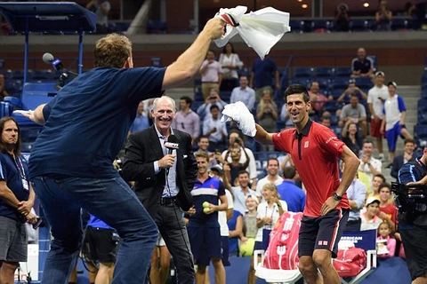 Djokovic hưng phấn nhảy 'Gangnam Style' cùng cổ động viên.