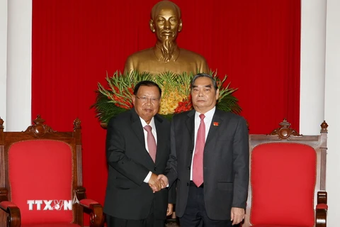 Thường trực Ban Bí thư Lê Hồng Anh hội đàm với Phó Chủ tịch nước Cộng hòa Dân chủ Nhân dân Lào. (Ảnh: Phạm Kiên/TTXVN)