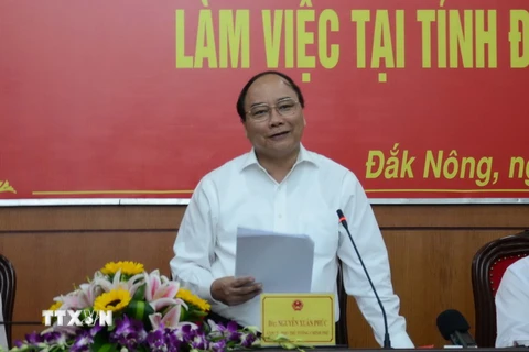 Phó Thủ tướng Nguyễn Xuân Phúc làm việc với cán bộ chủ chốt của tỉnh Đắk Nông. (Ảnh: Ngọc Minh/TTXVN)