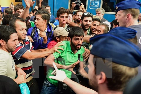 Người di cư tại nhà ga Keleti ở Budapest, Hungary ngày 1/9. (Nguồn: AFP/TTXVN)