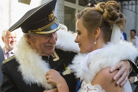 Ivan Krasko kết hôn với cô gái trẻ kém ông đến 60 tuổi. (Nguồn: DM)