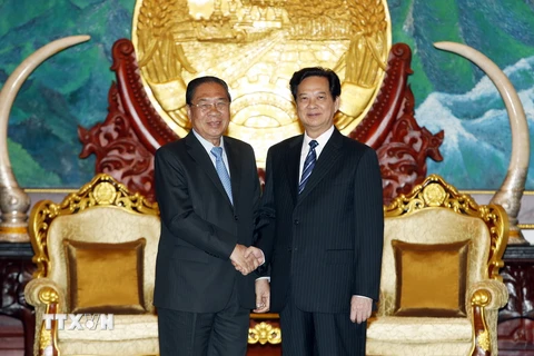 Thủ tướng Nguyễn Tấn Dũng chào xã giao Tổng Bí thư, Chủ tịch nước Chummaly Sayasone. (Ảnh: Đức Tám​/TTXVN)