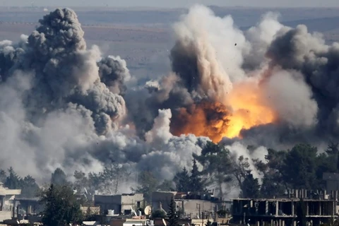 ​Một cuộc không kích do liên quân tiến hành vào vị trí của lực lượng IS ở Syria. (Nguồn: Reuters) 