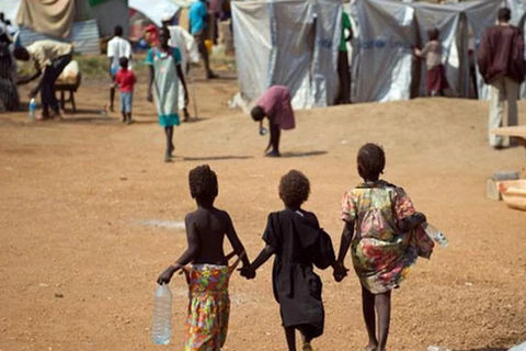 Người dân Nam Sudan phài bỏ nhà cửa đi lánh nạn. (Nguồn: capitalfm)