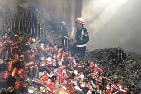 Lực lượng cứu hỏa tại hiện trường vụ cháy. (Nguồn: The Myanmar Times)