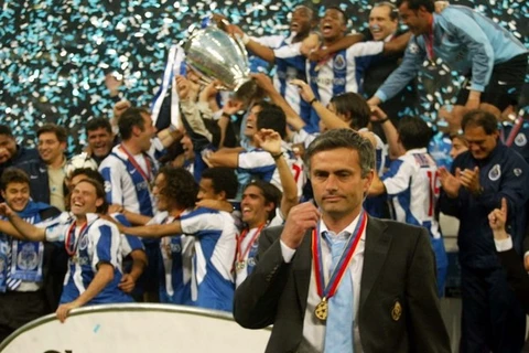Jose Mourinho sẽ phải ngoảnh mặt để giúp Chelsea đánh bại đội bóng cũ Porto. (Nguồn: AFP)