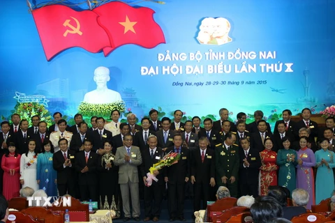 Ban Chấp hành Đảng bộ Đồng Nai khóa X ra mắt ra mắt tại đại hội. (Ảnh: Sỹ Tuyên​/TTXVN)