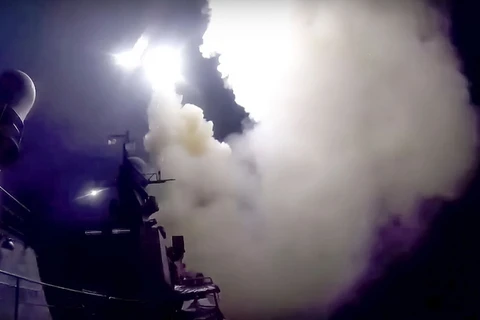 Nga không kích IS bằng tên lửa hành trình phóng từ tàu chiến của Nga ở biển Caspian. (Nguồn: AP)