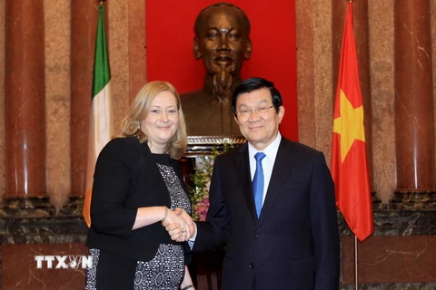 Chủ tịch nước Trương Tấn Sang tiếp Đại sứ Đặc mệnh Toàn quyền Cộng hòa Ireland tại Việt Nam Cait Moran đến trình quốc thư. (Ảnh: An Đăng/TTXVN)