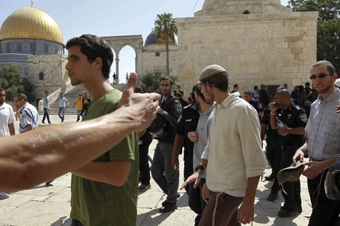Israel không có giới hạn về tuổi đối với tín đồ đến cầu nguyện ở đền Al-Aqsa. (Nguồn: AP)
