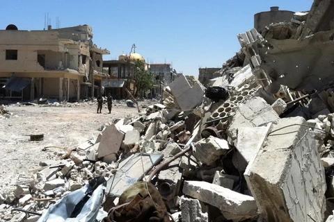 Cảnh đổ nát tại một làng ở Homs. (Nguồn: AFP)