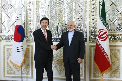 Ngoại trưởng Hàn Quốc Yun Byung-se và người đồng cấp Iran Mohammad Javad Zarif. (Nguồn: presstv.ir)