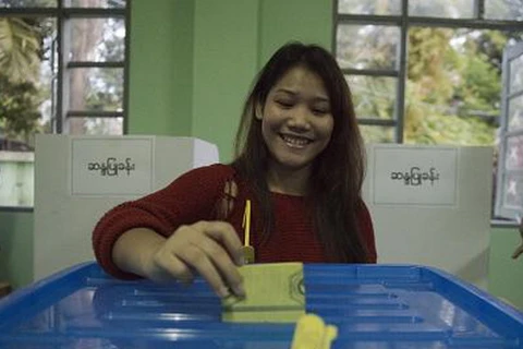 Cử tri Myanmar bỏ phiếu. (Nguồn: Getty Images)