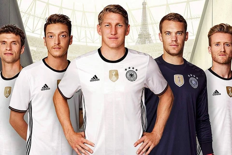 Các cầu thủ Đức góp mặt trong buổi ra mắt áo đấu mới. (Nguồn: dfb.de)