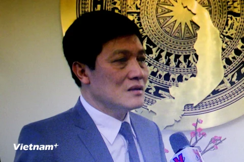 Đại sứ Trương Mạnh Sơn trả lời phỏng vấn. (Ảnh: Trần Quang Vinh)