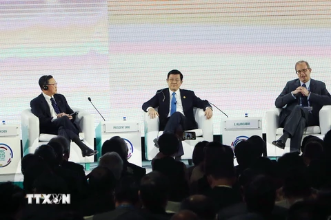 Chủ tịch nước Trương Tấn Sang dự phiên họp thứ 6 của các nhà Lãnh đạo Doanh nghiệp APEC. (Ảnh: Nguyễn Khang/TTXVN)