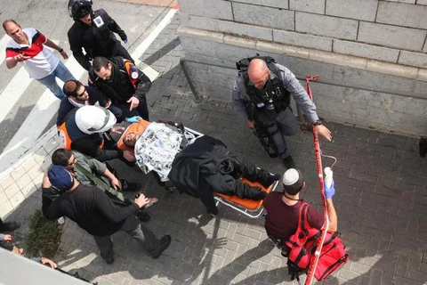 Một người bị thương trong các vụ đụng độ giữa Palestine và Israel. (Nguồn: countercurrents)